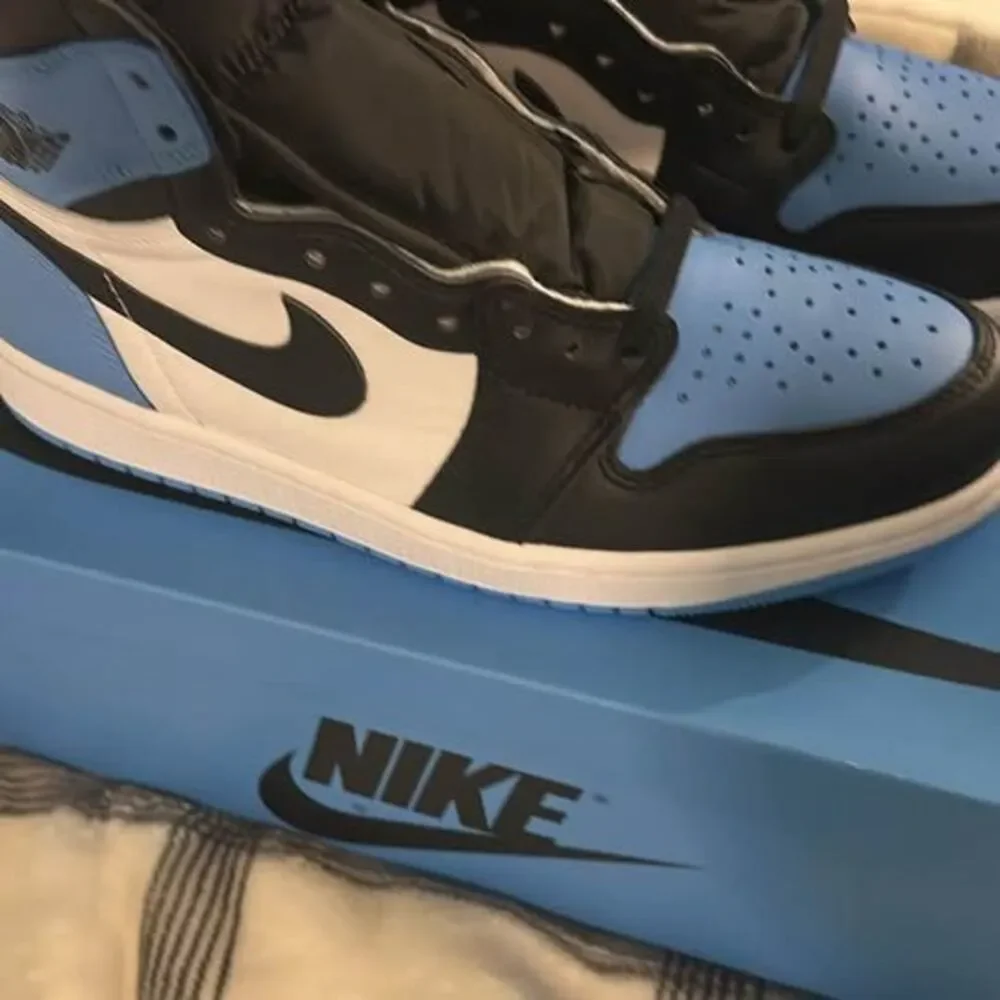 2023 Nike Air Jordan 1 Retro High UNC Toe University Blue Size 9 DS New in Box